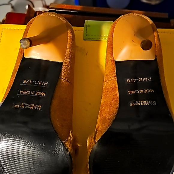 New Suede w/Fur Designer Shoes by Dangerous, Sz 8, Tan, Pointy Toe, 3" Heel - Picture 10 of 11